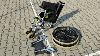 Prodám rozkládací mechanický invalidní vozík - 6