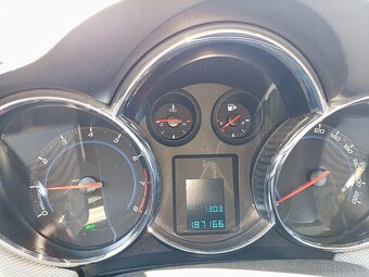 Prodám auto Chevrolet Cruze 1.8 benzin 2011 - 6