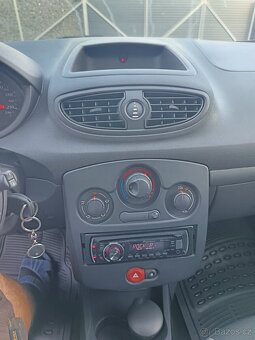 Renault clio 1.2 55kw 2010 55000km - 6