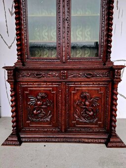 Starožitný vyřezávaný masivní příborník - 6