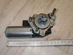 Elektromotor s převodovkou - 6