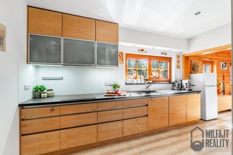 Prodej roubenky k trvalému bydlení, 4+kk, 163 m2, zahrada 19 - 6