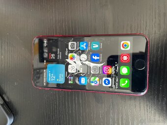 Apple iPhone 8 64GB Baterie 70% - 6