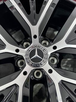 R19 Terrain Mercedes E - 6