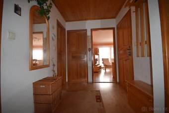 Nabízíme k prodeji prostorný byt 3+1 v rodinném domě v řadov - 6