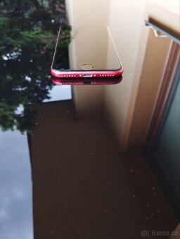 iPhone 8 - 128 GB - skvělý stav - ohlášený iCloud - 6