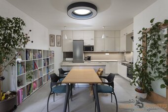 Prodej rodinného domu 260 m2, pozemek 359 m2, ev.č. 00678 - 6