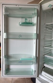 Prodám starší lednici s mrazákem - 6