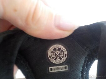 Keen jako nove sandály vel 37.5-černe - 6