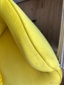 Žluté křeslo s taburetem - 6