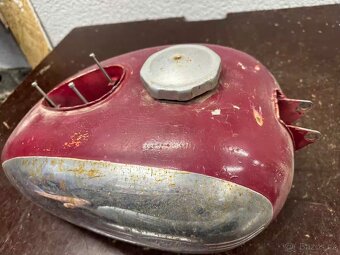 Predám nádrž JAWA 250/353 350/354 KYVACKA s otvor ampérmetr - 6