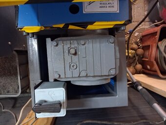 DVOUHŘÍDELOVÝ DRTIČ ODPADU - 6