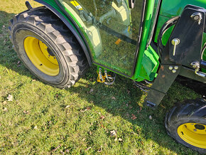 Malotraktor John Deere 2520 HST s čelním nakladačem - 6