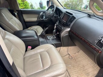 Toyota Land cruiser 200 - 6