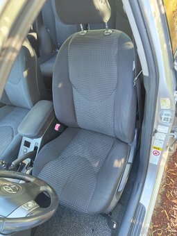Toyota RAV4 2.2 D-CAT, 4x4, 3. Maj, 2x Pneu, Výhřev - 6