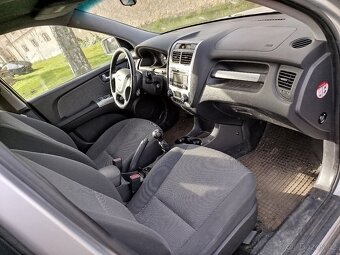 Kia SPORTAGE 4x42.0 benzín 104kw 2009 - náhradní díly z vozu - 6