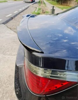 Zadní spoiler na kufr pro BMW E60 M4 Style - Černý Lesk - 6