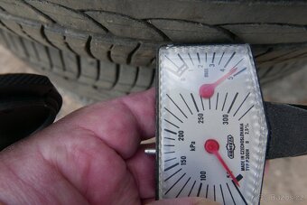 Prodám pneu Bridgestone 175/65x15 84H - 6