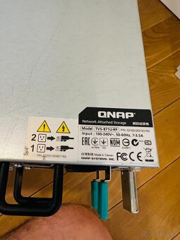 QNAP TVS-871U-RP – NAS server, 8 pozic, redundantní napájení - 6