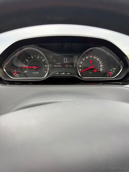 Peugeot 208 - 6