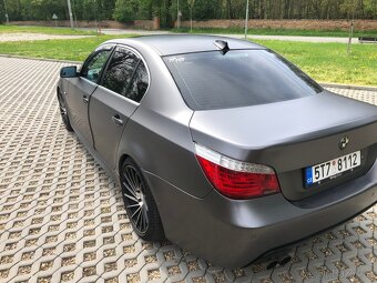 Bmw E60 V8 4.4i manuál - 6