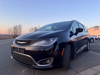 Chrysler Pacifica 3,6 RU 8 míst Kůže 2017 - 6