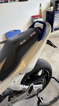 Suzuki gsr 600 - 6