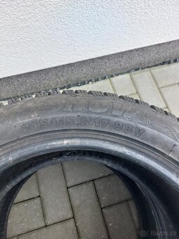 Zimní pneu 215/55 r17 - 6