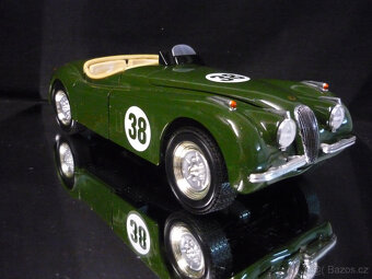 Jaguar XK120 Roadster ERTL 1/18 - 6