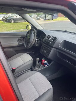 Škoda Fabia 2 kombi 1.4 rezervace do patku - 6