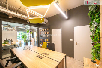 K pronájmu, komerční prostor 244 m2 + 4x parkovací stání, Re - 6