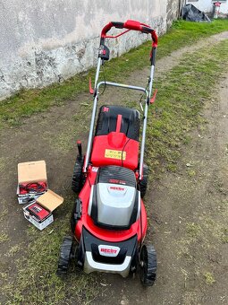 Sekačka na trávu zánovní AKU plus baterie - 6
