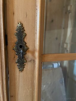 Skleník- starožitná skříň z masivu - 6