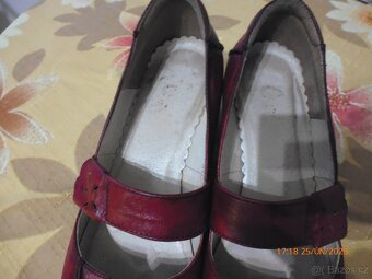 Dámské kožené lodičky Rieker vel. 37 vínové - 6