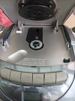 RADIO 12 V. 220 V - 6