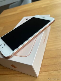 iPhone 8 zlatý, 64GB - 6