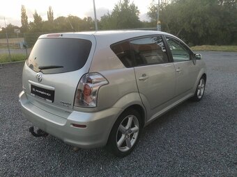 Toyota Corolla Verso 2.2 D-CAT 7 míst - 6