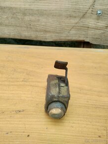 Stará ruční dynamo svítilna - 6