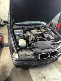 Deka pod kapotu BMW e36 - 6