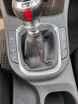 Osobní automobil HYUNDAI i30 - 6