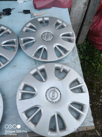 Prodám zimní pneu Opel corsa s plechovými disky 185/65/r15 - 6