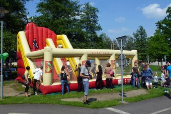 Pronájem nafukovacích skákacích hradů a dalších atrakcí - 6