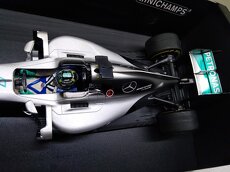 MERCEDES AMG F1 W07 HYBRID 2016 NICO ROSBERG MINICHAMPS 1:18 - 6