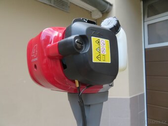 Nový benzínový křovinořez Honda UMK 450 U - 6