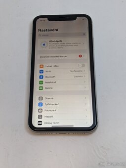iPhone 11 64gb white. Dobru stav. Baterie 87%. Záruka 6 měs. - 6