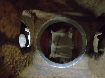 Prodám hlavy motorů Zetor - 6