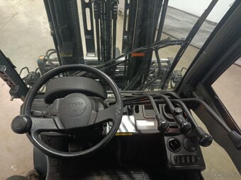 Čelni vozík Toyota 02-8FGF18 s  Dvouvidlice - 6