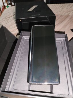 Samsung galaxy fold 2 - 6