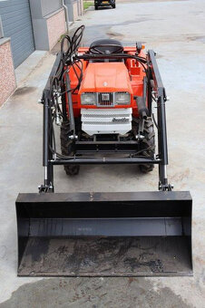Traktor Kubota B1702 - 6