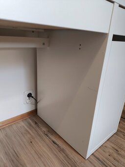 Dětský pracovní stůl IKEA Micke - 6